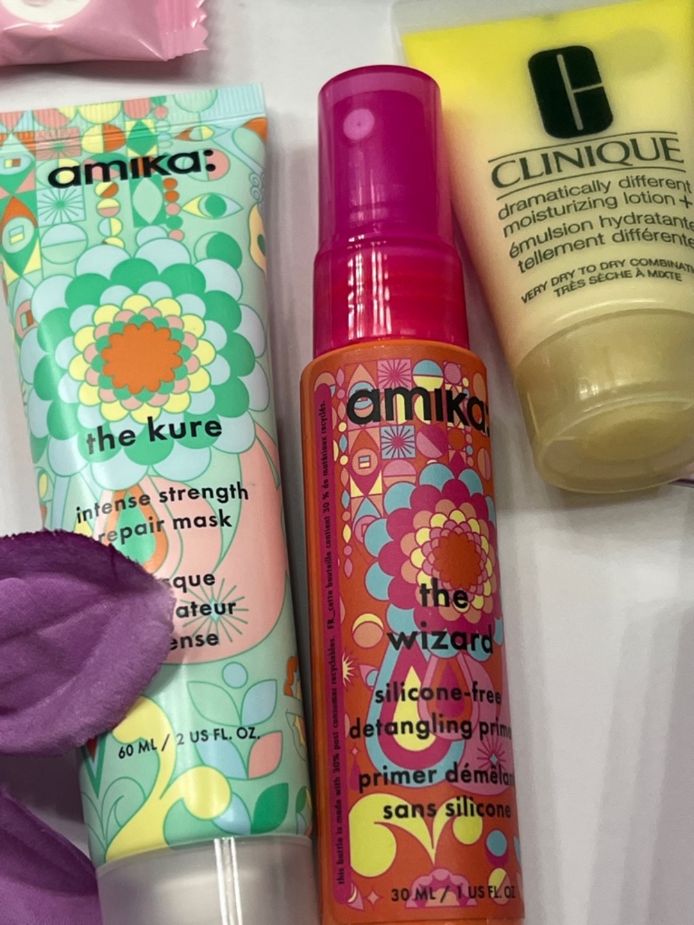Clinique + Amika Healthy Skin and Rescue Bundle - Picture 5 of 9